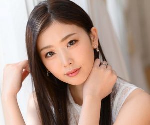 【小松杏】８．５頭身のアンニュイ系小顔美人妻がAVデビュー！こんなに美しくて、卑猥なミステリアスファック…