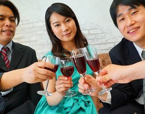 【あゆみ】部長夫人が、懇親会で部下に酔わされ、孕ませ輪姦… 羞恥ハメ撮りで鬼畜中出し…