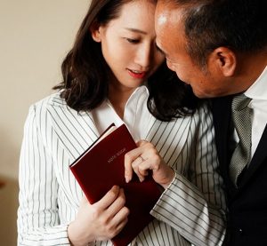 【水戸かな】元社長夫人の秘書が、新社長に命令され、真っ昼間から、ラブホで性処理業務… 屈辱なのに、よがり狂う人妻秘書…