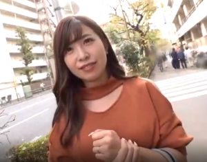 【清楚妻 筆おろし】素人妻が、密着混浴で、童貞ち●ぽと素股プレイ… ヌチュヌチュま◯こに、騎乗位で腰を落として、初SEX